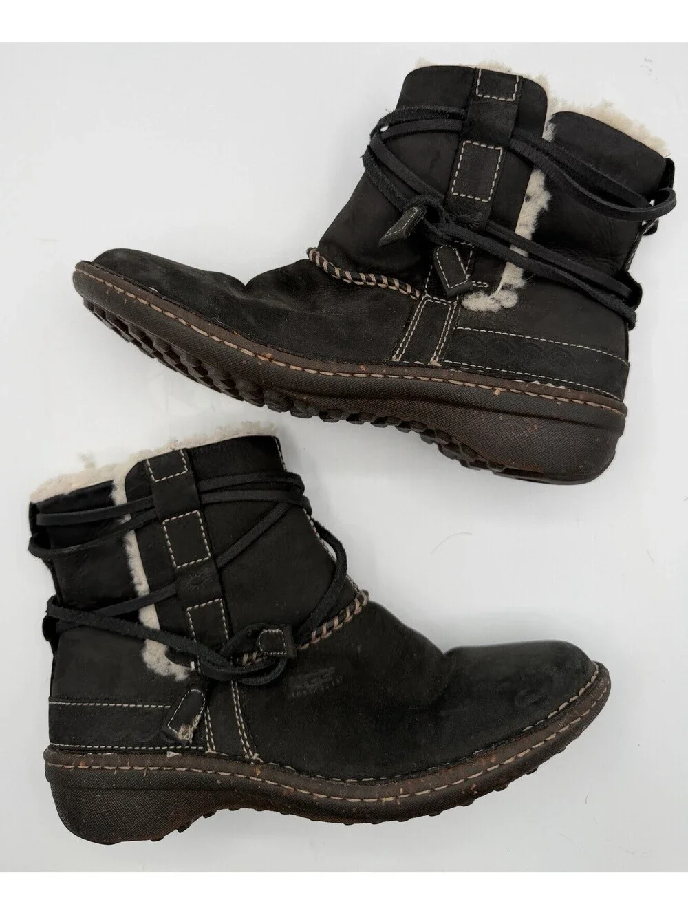 UGG Australia Cove Black Suede Ankle Boots 5136 Shearling Lined Women Size 8 GUC